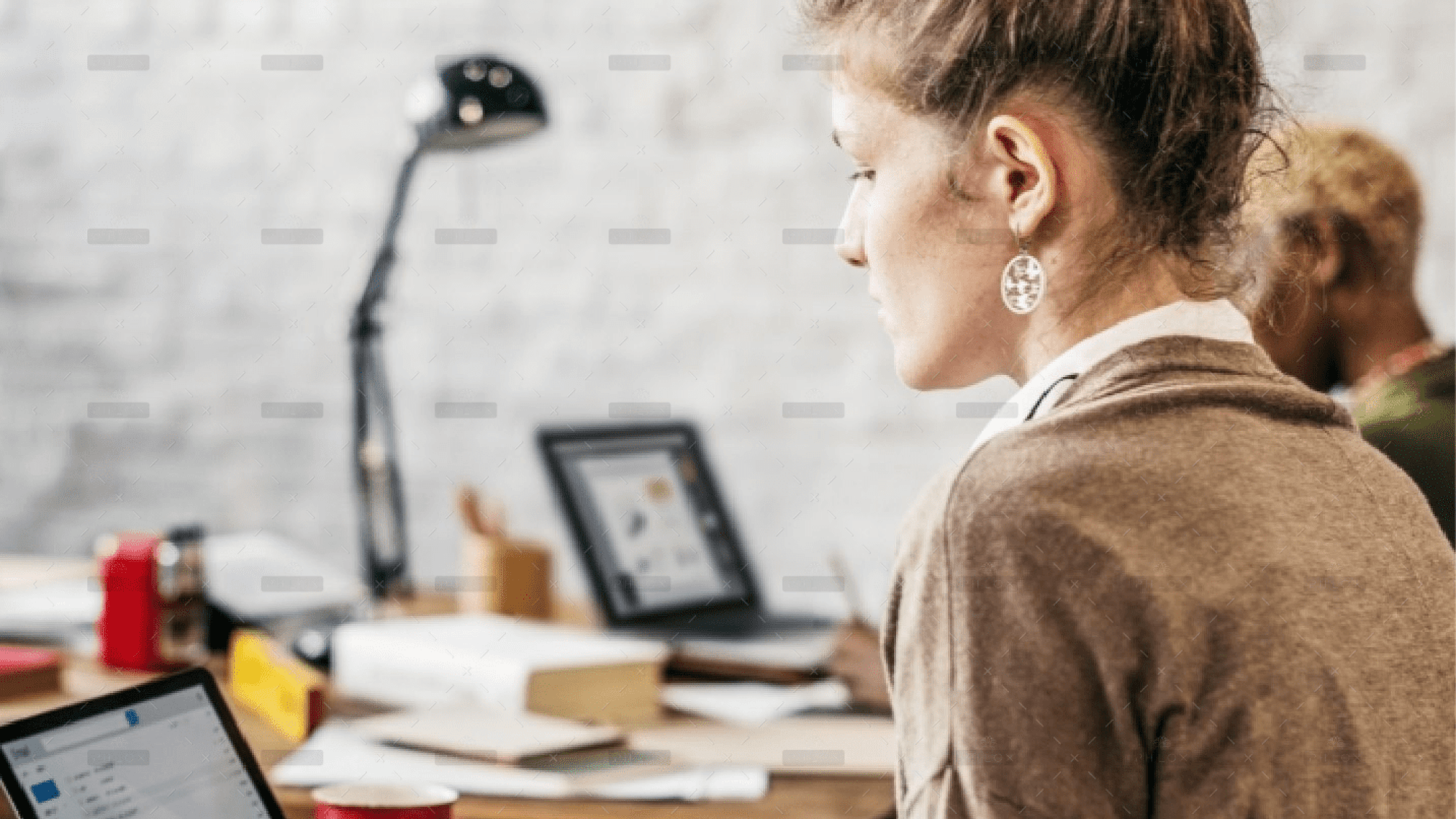 حلول التسويق الالكتروني الشاملة من ريماركتينج: نعزز تواجدك الرقمي عبر تحسين محركات البحث، إدارة الحملات الإعلانية، صناعة المحتوى وبناء الهوية البصرية.